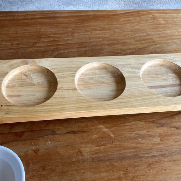Serving dishes (3 round bowls on timber stand) - Picture 5 of 10